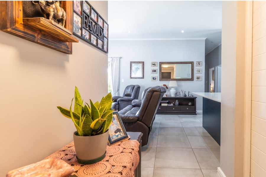 To Let 3 Bedroom Property for Rent in Aan de Wijnlanden Western Cape